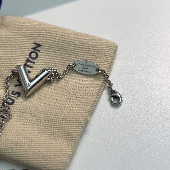 LOUIS VUITTON Essential V Bracelet metal Silver M63198 LV FULL SET - Picture 6 of 10